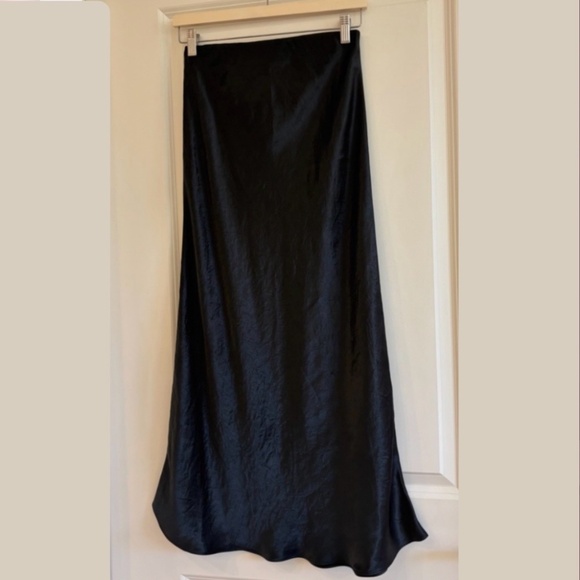 Babaton- Slip Satin Maxi Skirt Black Size 6 - Picture 4 of 10